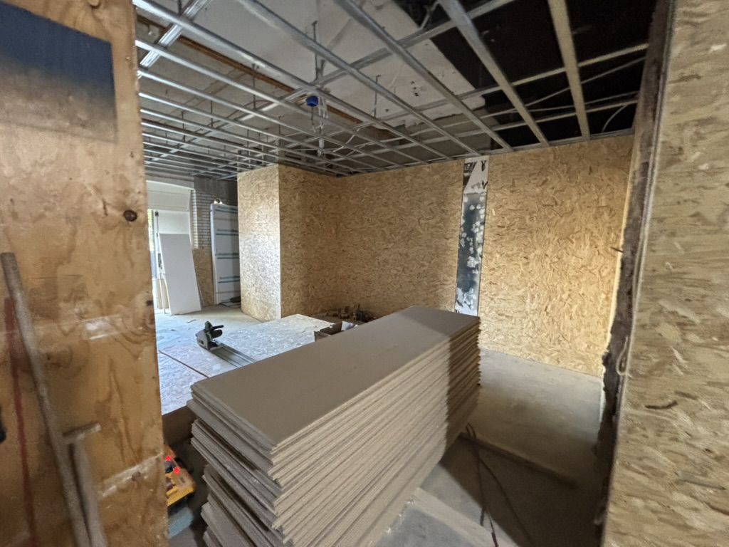 Binnenrenovatie uitgevoerd door bouwbedrijf Arnhem – professioneel stucwerk en verbouwing op maat.